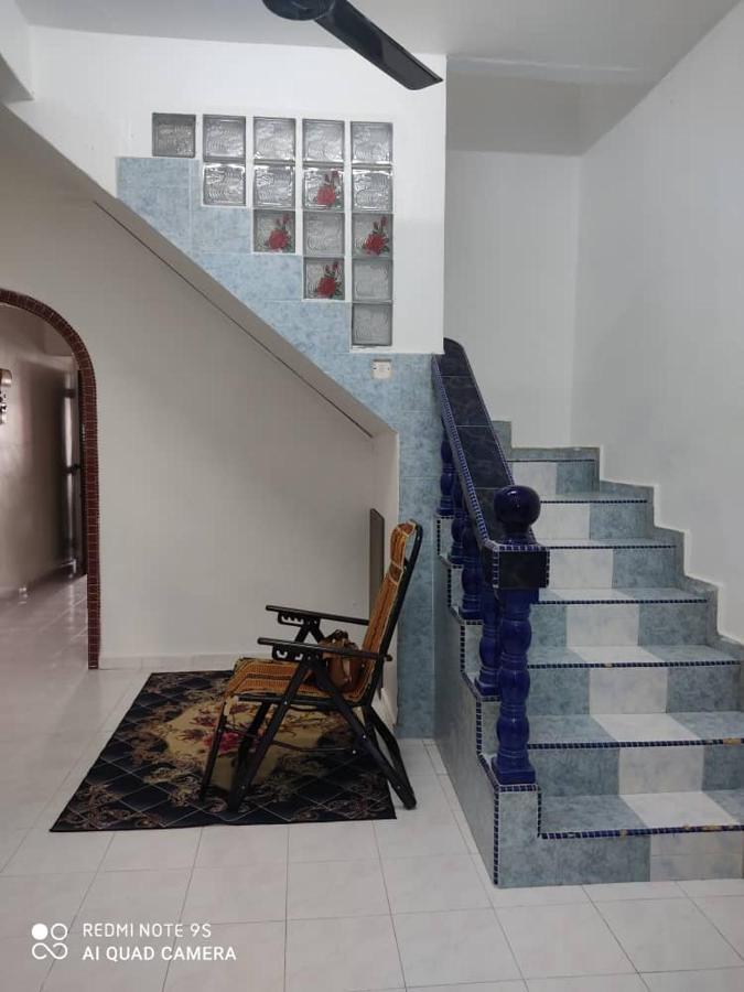 R&R Homestay Simpang Renggam Екстериор снимка